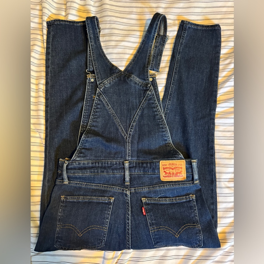 EUC Women’s Levi’s Dark Denim Overalls - Picture 5 of 6